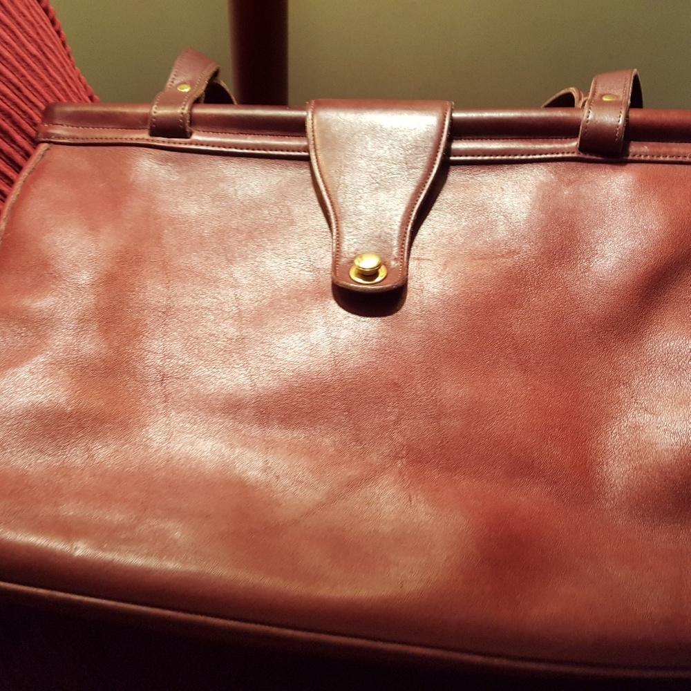 Scrollable Hampton Coach purse small tote